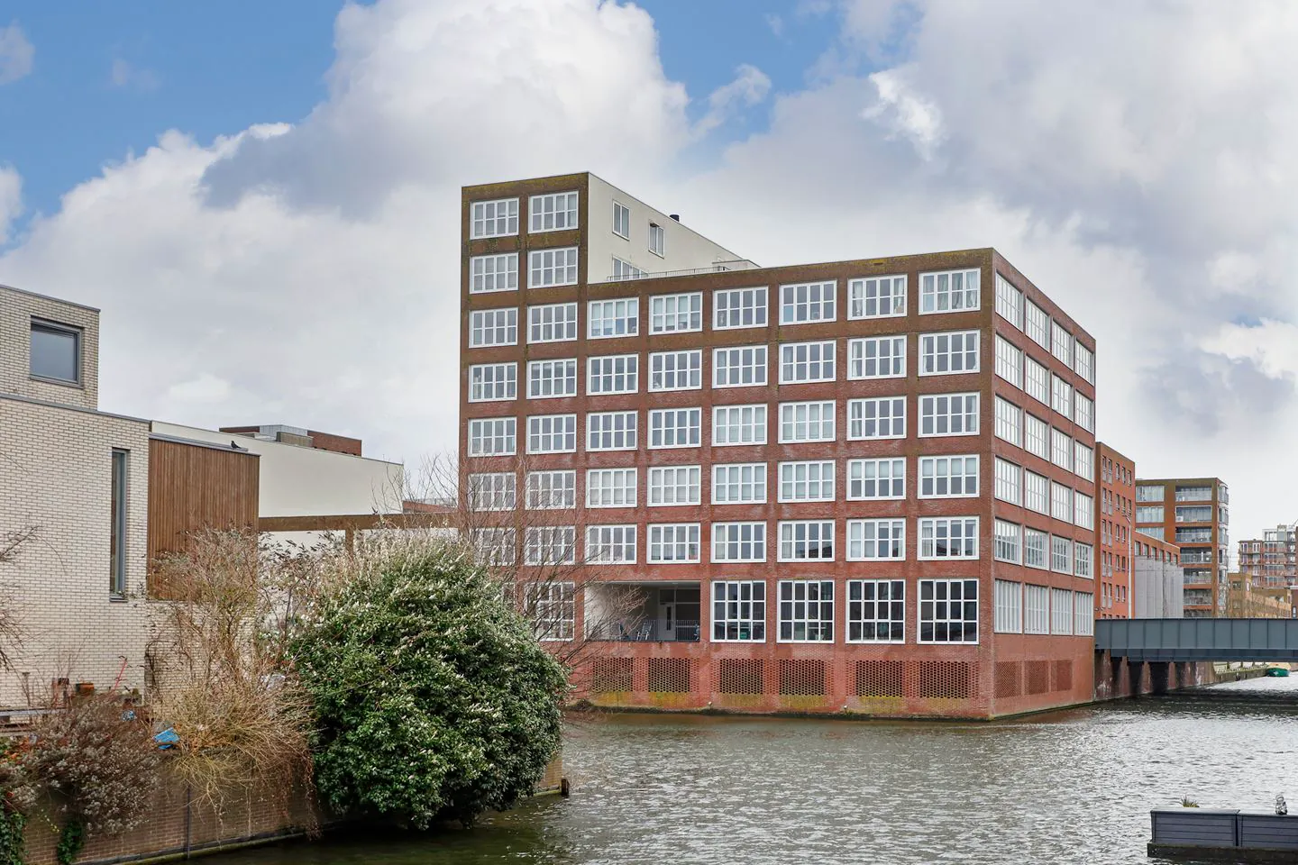 Splitsing IJburglaan Amsterdam, bestaande situatie van het pand aan het water, Terra Design Studio