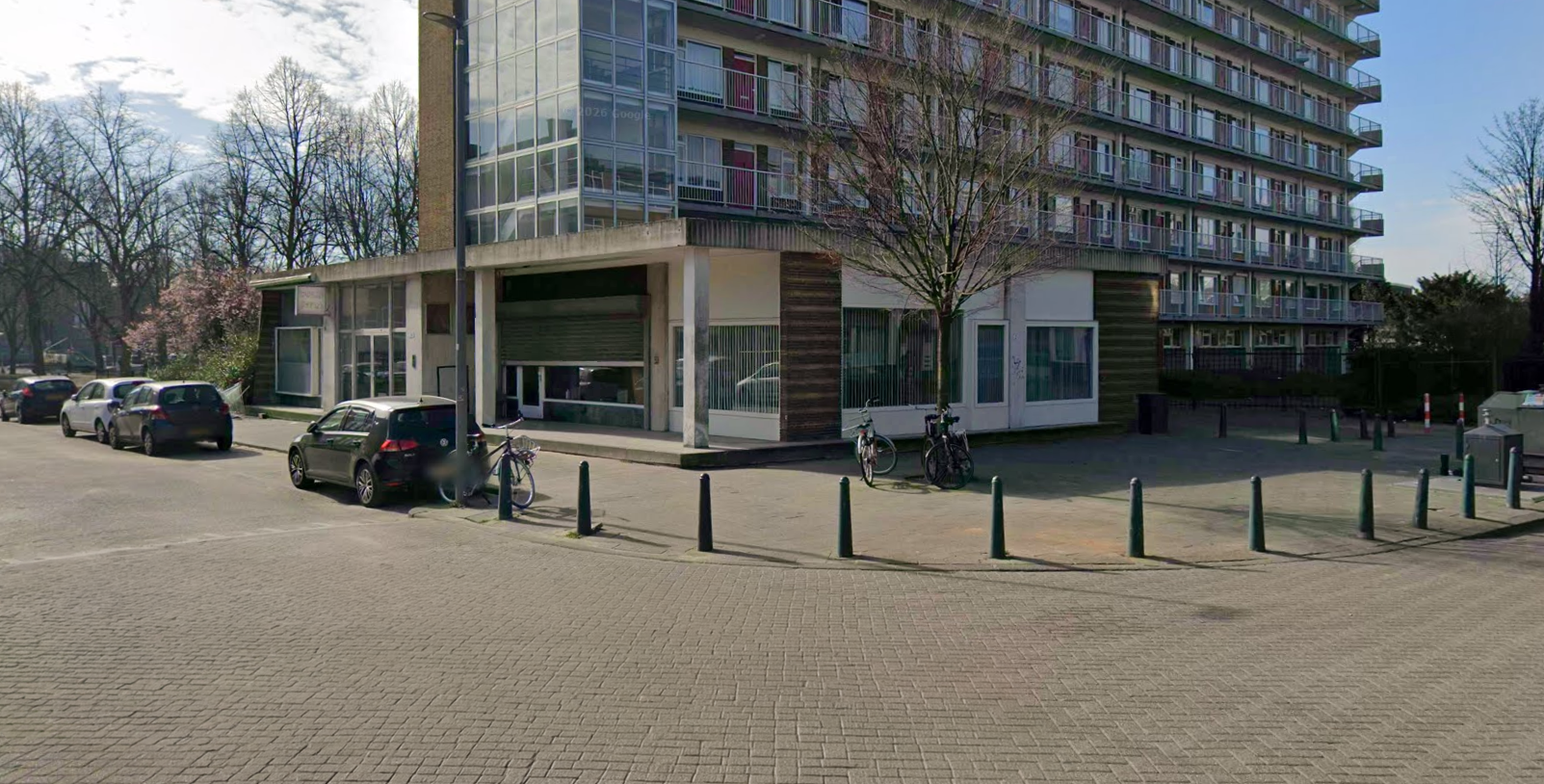 Bestaande kantoorruimte aan de Katendrechtse Lagedijk in Rotterdam vóór uitbreiding en gevelvernieuwing